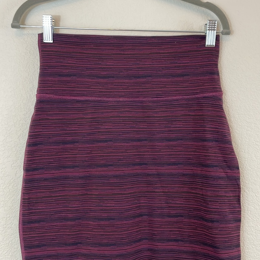 Lululemon maroon/black knit midi skirt size 6 - Picture 2 of 6
